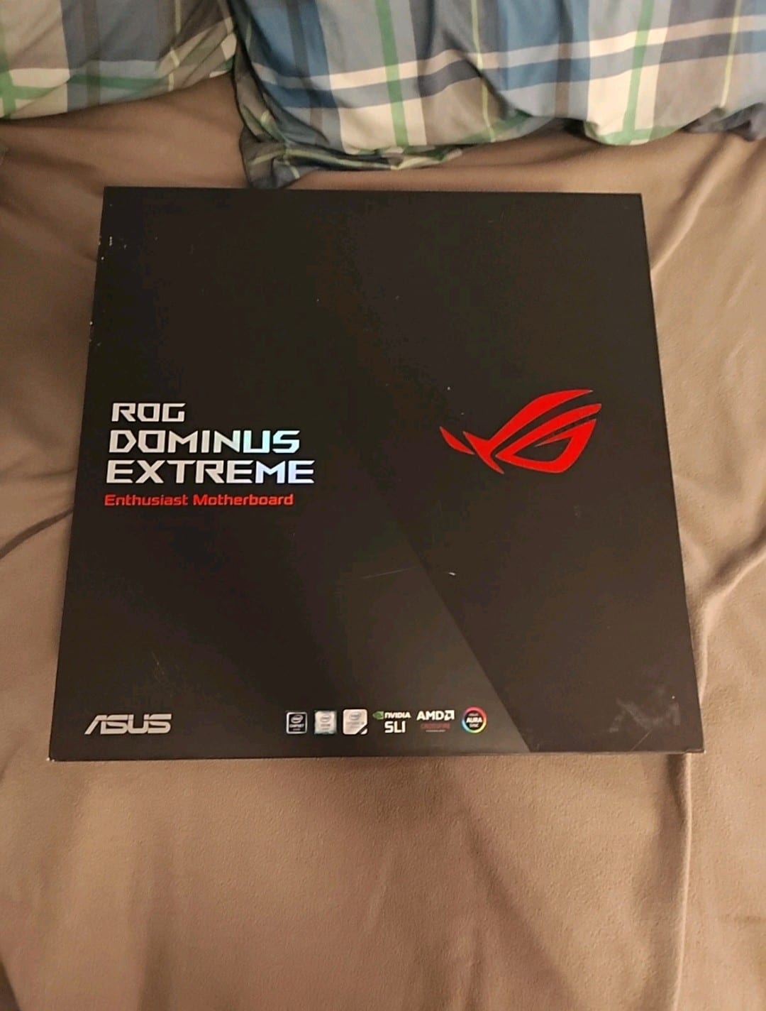 ROG Dominus Extreme — box front