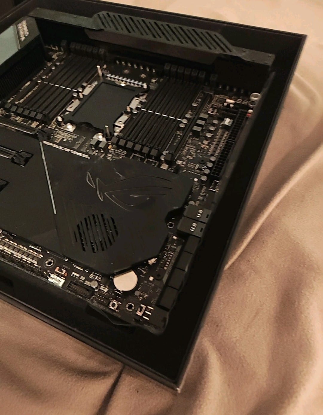 ROG Dominus Extreme — board overview angle