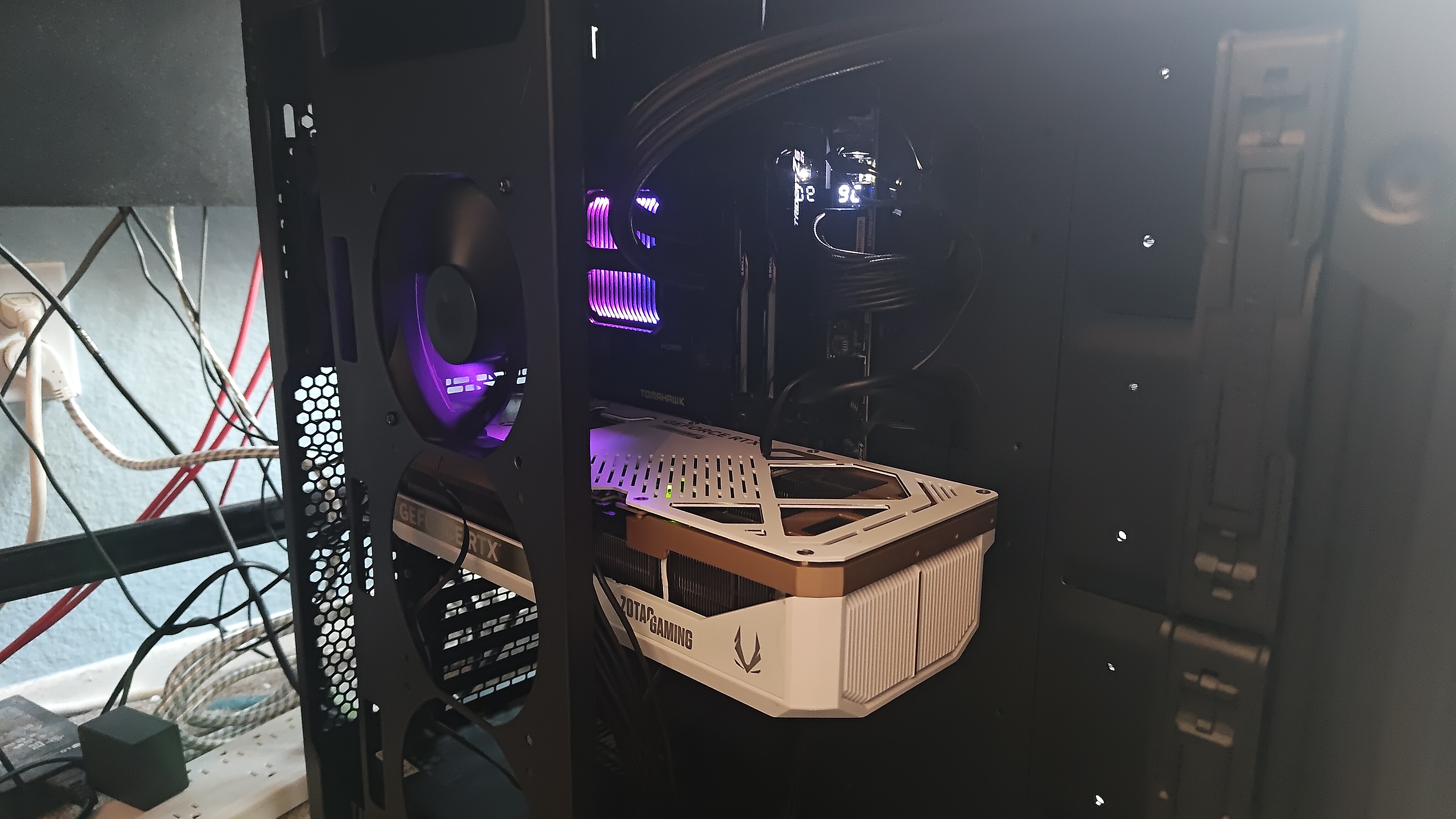 White Zotac RTX 5080 Solid White GPU in the black Phanteks Enthoo Pro 2