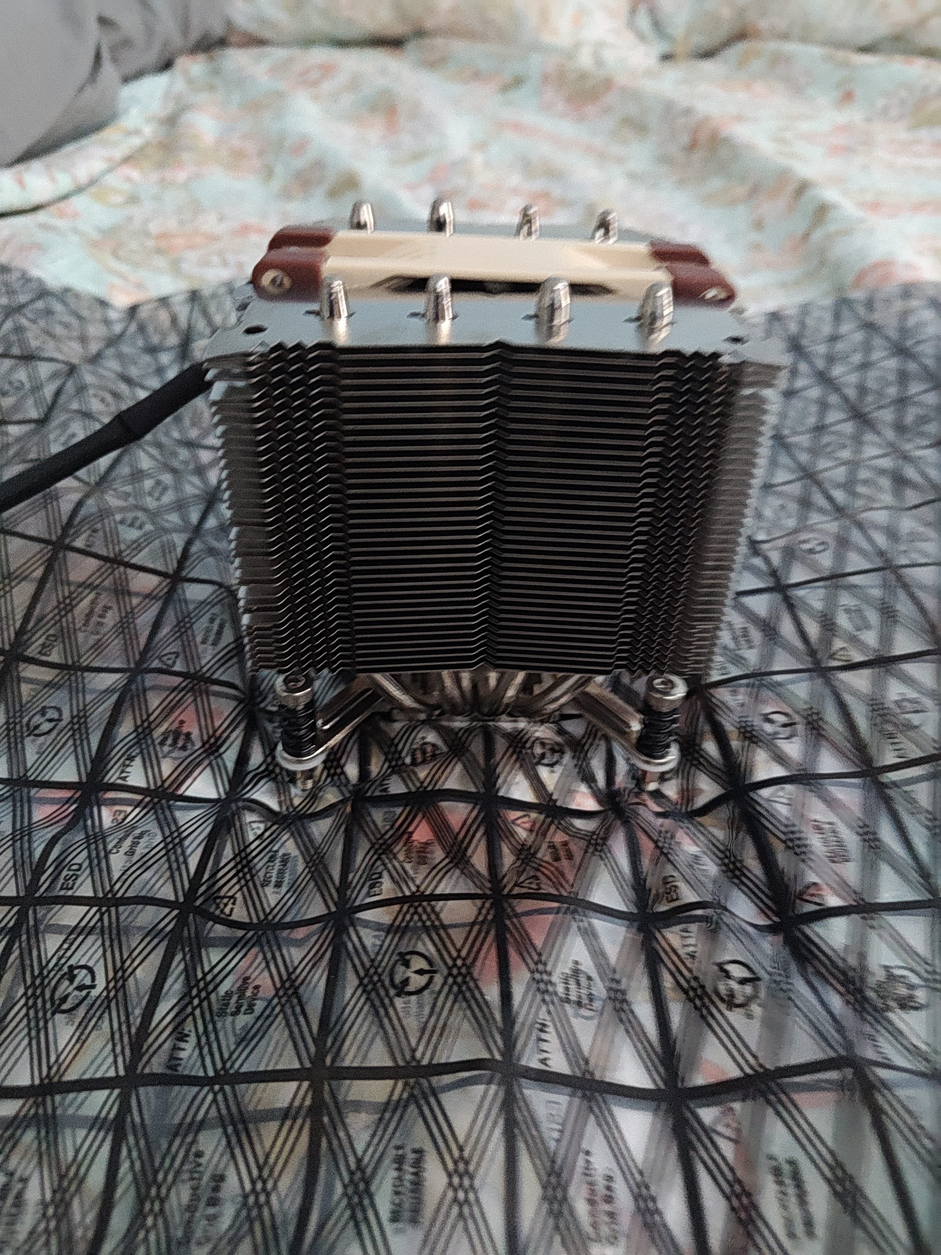 Noctua NH-D9DX i4 3U — side view showing fin stack and heatpipes