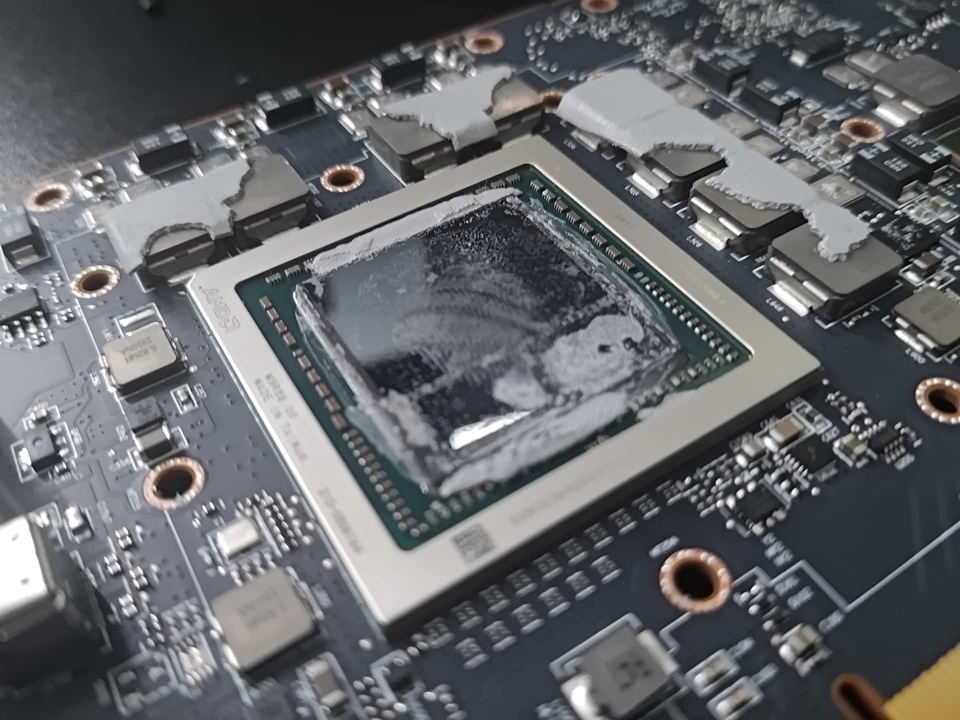 HBM2 memory stacks on Vega 10 interposer
