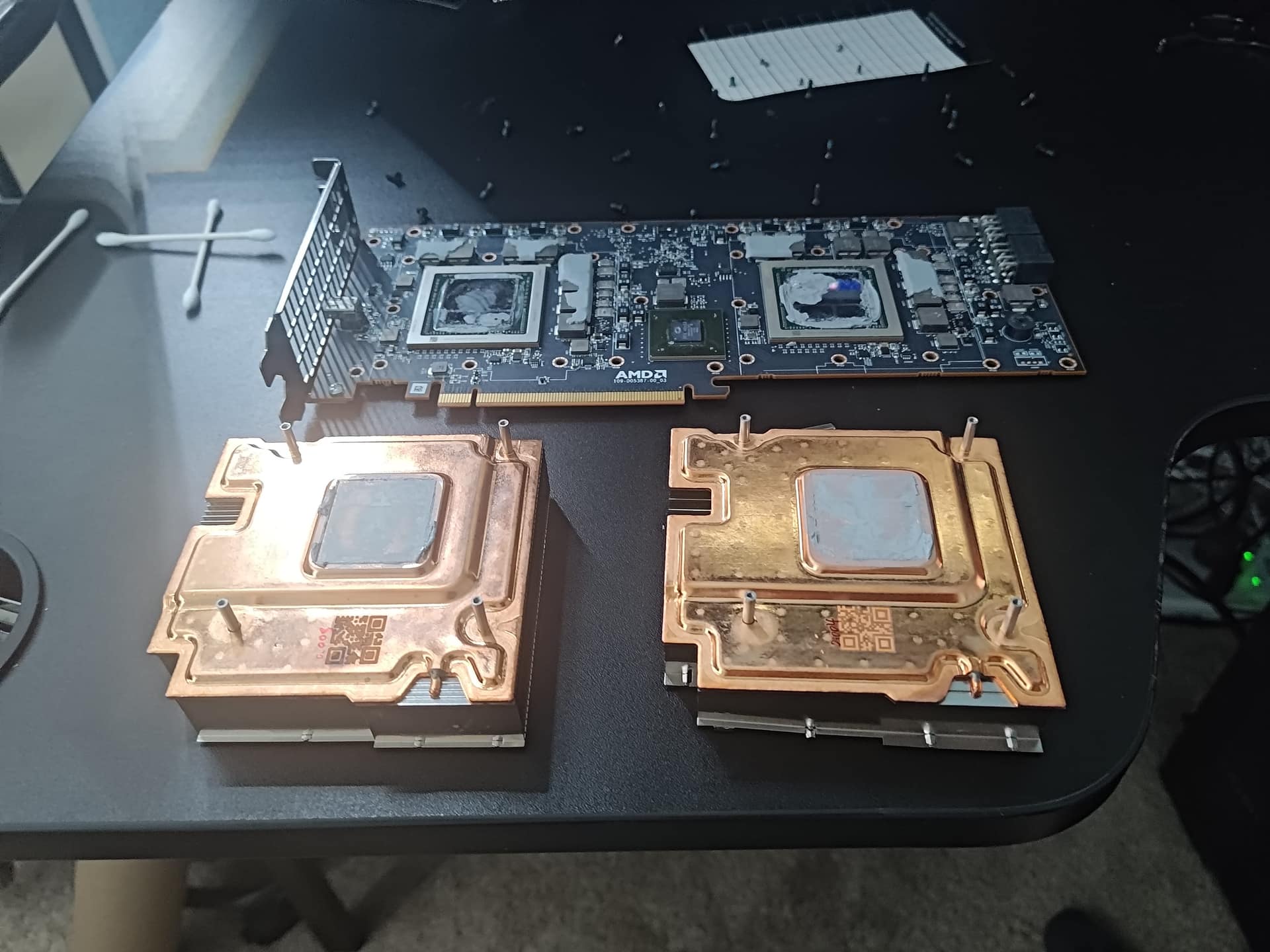 Vapor chamber heatsinks alongside bare V340L PCB showing dies and screws