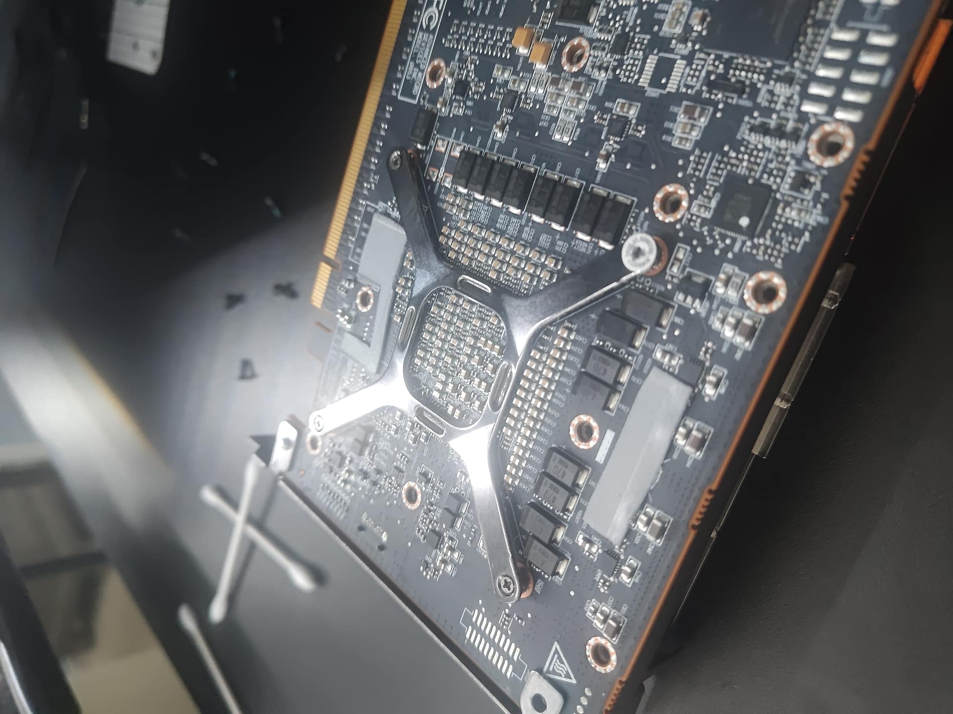 Core retention bracket on Radeon Pro V340L